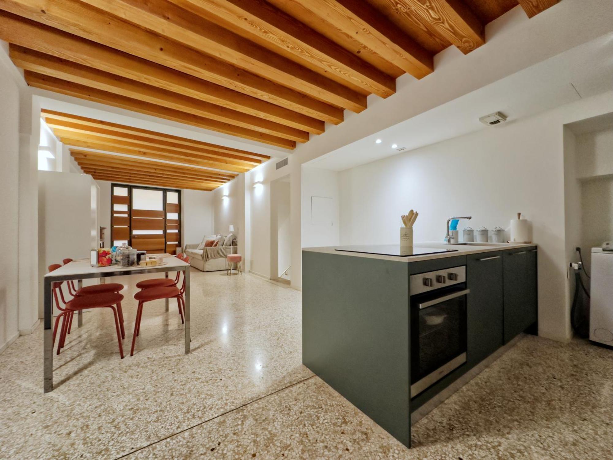 Apartment - Lovely In The Center!